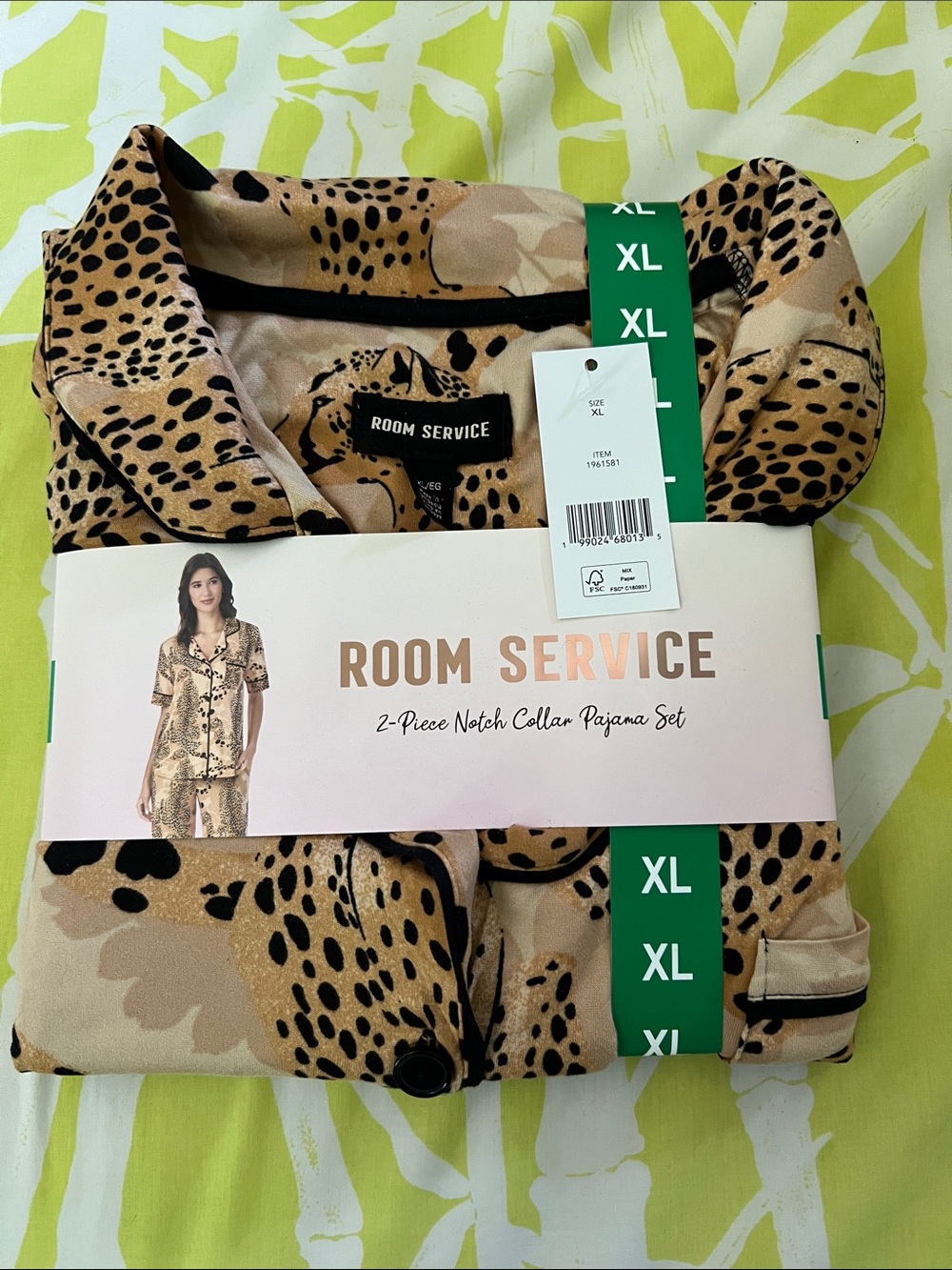 Room Essentials/Room Service Tan and Black Leopard Notch Collar Pajama Set - XL